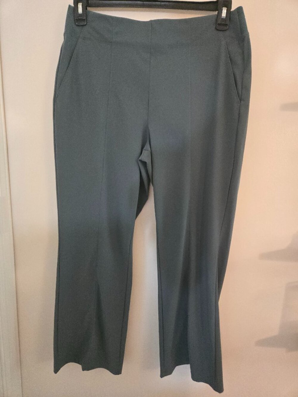 Athleta Cosmic Kick Flare Stretch Pant, Athleisure Activewear Size 14 Gray/Green